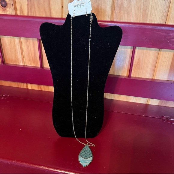 Jewelry - CITY NWT leather pendant necklace & earrings